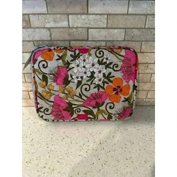 Vera Bradley Pink Tablet & eReader Sleeves/Pouches‎   #116 - Picture 2 of 2